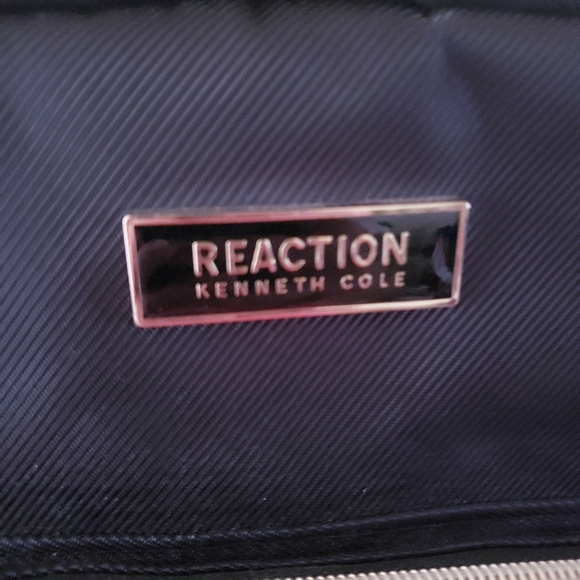 Kenneth Cole REACTION   Chevron Quilted Polyester Twill 15.6" Laptop Backpack - Picture 8 of 15